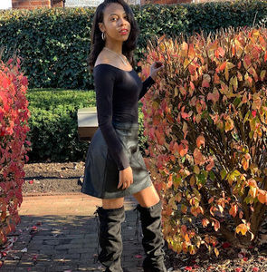 Meet your Posher, Crystal